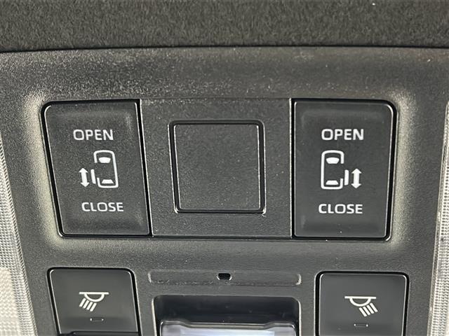 【両側パワースライドドア】小さなお子さまでもボタン一つで乗り降りラクラクです！両手に荷物を抱えている状態でもボタンを押せば自動で開閉するので、お買い物やお出かけの際にはとっても重宝します！