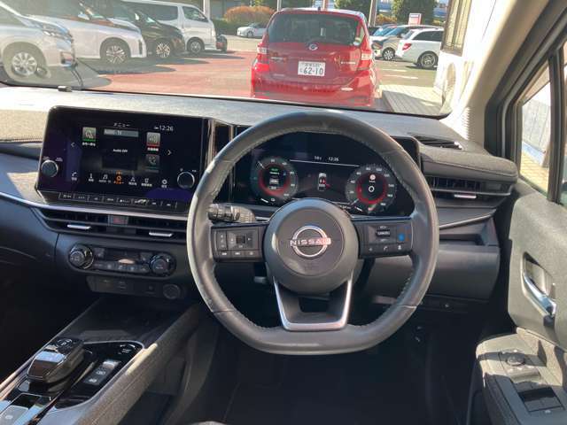 開放的で周囲が広く見渡せる運転席は車両の感覚がつかみやすくて安心安全です♪