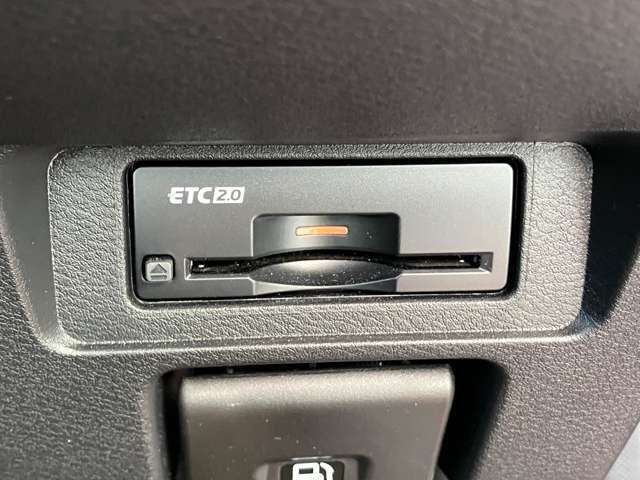 ETC2.0を装備しております。高速道路での渋滞情報取や従来のETCより通行料金がお安くなる場合がございます。