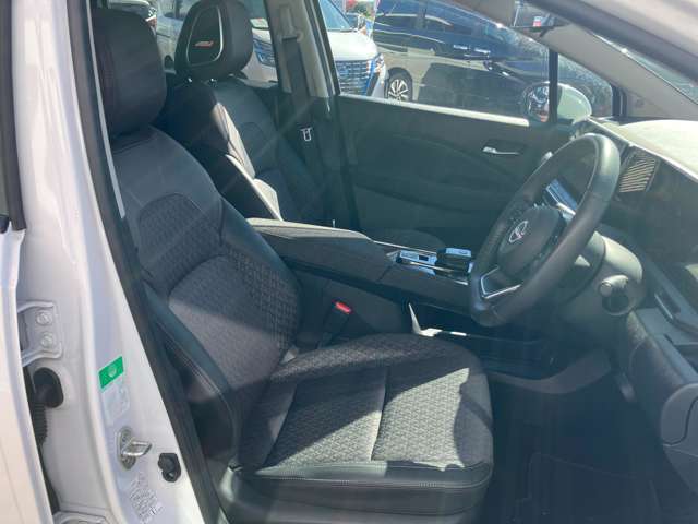 クッション性の高いシートは疲労度が少なく、また足元も広いので目的地まで快適に過ごせます♪