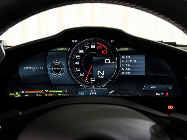 APPLE CAR PLAYを利用すれば、スマートフォンとのシームレスな接続が可能で、エンターテイメントやナビゲーションを快適に楽しめます。