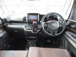 ご納車後も安心なプレミアム保証をご提案いたします。ナビや電装品、エアコンなども含めた600項目の充実した保証内容と安心のロードサービス付帯でサポートいたします。詳細はお尋ねください。