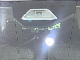 【スズキ　セーフティサポート】走行中に前方の車両等を認識し、衝突しそうな時は警報とブレーキで衝突回避と被害軽減をアシスト。より安全にドライブをお楽しみいただけます。