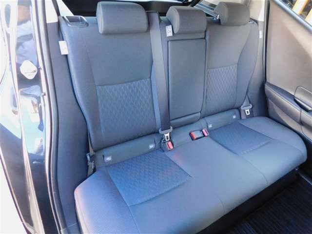 ゆったり乗れるリヤシート