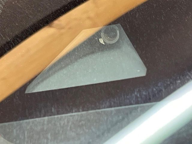 【トヨタセーフティセンス】走行中に前方の車両等を認識し、衝突しそうな時は警報とブレーキで衝突回避と被害軽減をアシスト。より安全にドライブをお楽しみいただけます。