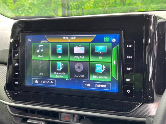【純正ナビ】人気の純正ナビを装備。オーディオ機能も充実しており、Bluetooth接続すればお持ちのスマホやMP3プレイヤーの音楽を再生可能！毎日の運転がさらに楽しくなります！！
