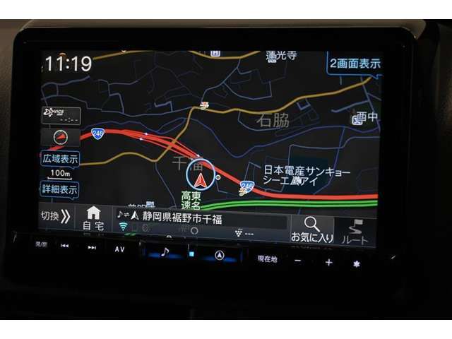 休日のドライブも簡単操作で目的地を設定でき、迷わず目的地まで案内してくれるナビゲーションです♪