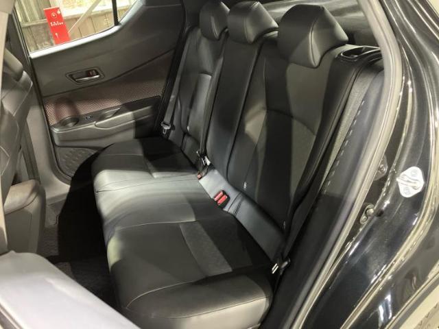 WECARSでは各商談席に大型モニターをご用意しております！見やすい大画面でゆったりと全国の在庫をご覧いただけます！是非ご来店お待ちしております！