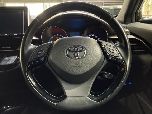 WECARSの展示場では実際に見て、触ってお車をお選びいただけます！知識の豊富な営業スタッフが様々なカーライフをご提案いたします！