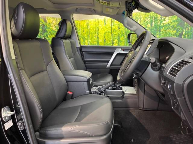 運転席シート廻りは使用感も少なく、良好な状態となっています。丁寧に使われていたことがよくわかりますね。