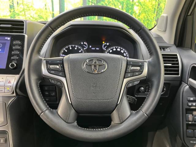 【ステアリングスイッチ】運転中、前方から目線をそらすことなく、オーディオ等の操作が可能な便利機能！安心＆快適なドライブを演出してくれます♪