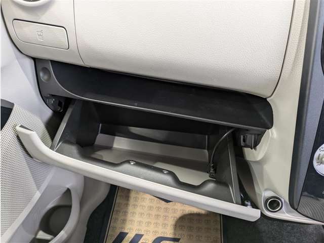 グローブボックスの収納もバッチリ