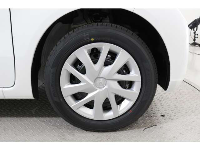 ご購入後には洗車も欠かせませんよね！？当店では、洗車のプロが普段お手入れが行き届かない箇所も済み済みまで綺麗にしています！