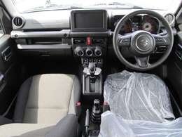 ☆機能性をシンプルに突き詰めたインテリア☆！！☆電動格納式リモコンドアミラー（リモート格納）・フロントシートヒーターなどの快適装備☆