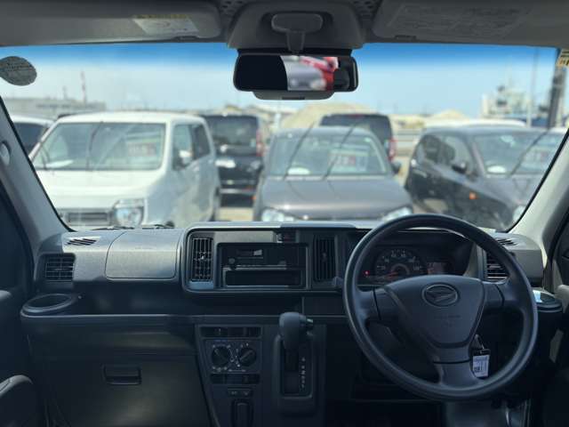 中古車の恐いところはまさに中古であること。見た目はきれいだけど実は訳有りなんてことは珍しくありません。その点当店のお車はプロの鑑定士による検査を受けた正真正銘の安心車両です。