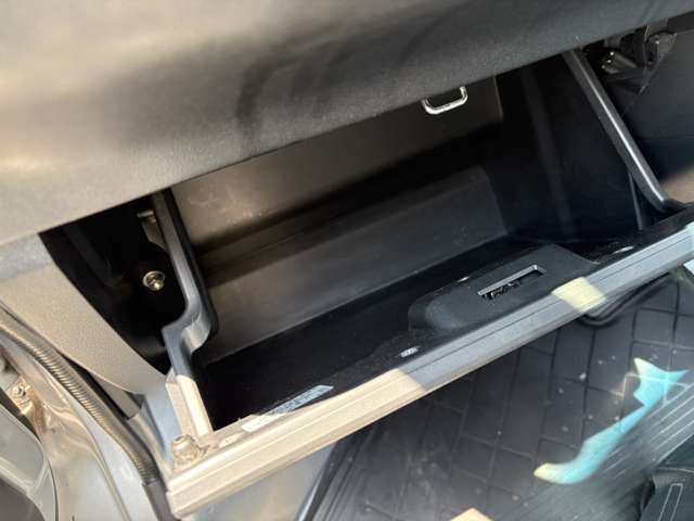 【収納】ここには車検証なんか入れておきますか？