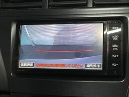 【バックカメラ】駐車時に後方がリアルタイム映像で確認できます。大型商業施設や立体駐車場での駐車時や、夜間のバック時に大活躍！運転スキルに関わらず、今や必須となった装備のひとつです！