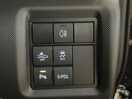 【スマートアシスト】走行中に前方の車両等を認識し、衝突しそうな時は警報とブレーキで衝突回避と被害軽減をアシスト。より安全にドライブをお楽しみいただけます。