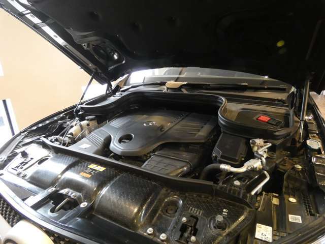 DOHC直列6気筒ターボ＋モーター/2996cc/9速AT/フルタイム4WD367ps/51kg.m（カタログ値）