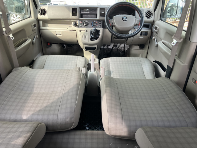 カーズ大阪では中古車販売をメインに各種保険の取扱、板金修理まで幅広く対応しています。中古車販売は全国どこでも対応可能！遠方の方でも安心して買ってもらえるような取り組み・工夫を行なっています。