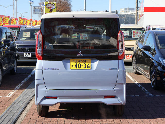 車体前後に障害物センサーついています。運転をサポートしてくれます。