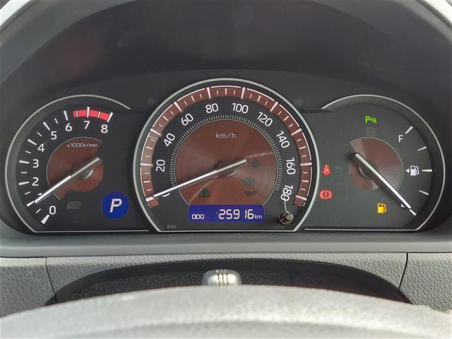 【スピードメーター】『スピードメーター』の画像になります。メーターがシンプルで見やすく運転しやすいですね！