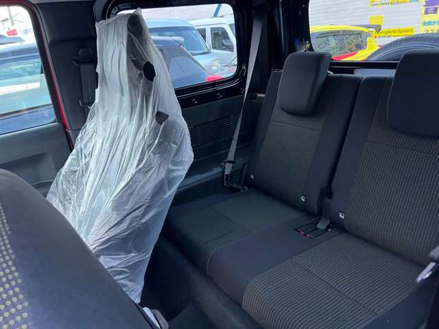 新車黒からフェラーリレッドブラックツートンNEWペイント登録済み未使用車お早めにお好きなパーツメーカでリフトUP＆ボディカスタムお得に可能です是非ご相談ください
