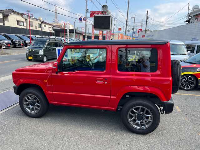 新車黒からフェラーリレッドブラックツートンNEWペイント登録済み未使用車お早めにお好きなパーツメーカでリフトUP＆ボディカスタムお得に可能です是非ご相談ください