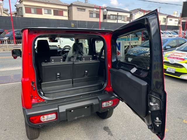新車黒からフェラーリレッドブラックツートンNEWペイント登録済み未使用車お早めにお好きなパーツメーカでリフトUP＆ボディカスタムお得に可能です是非ご相談ください