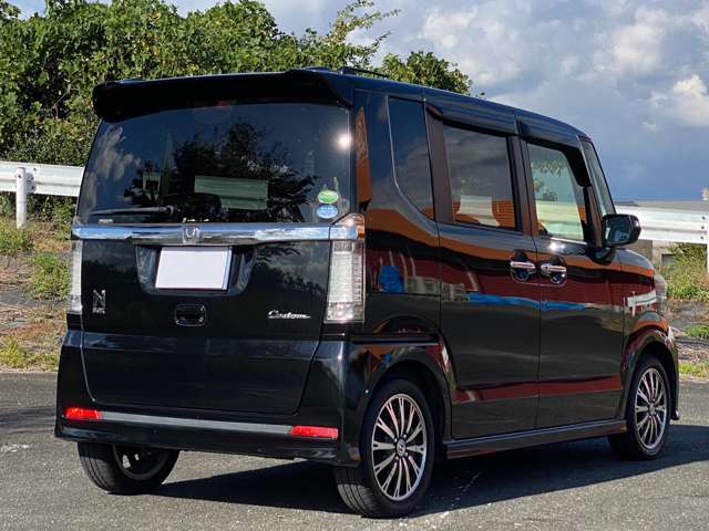 一物一価の中古車なので外装のキズなども隠すことなく撮影します。内装はシートの状態やパネルやオーディオ周りもたくさん撮影しております！o(｀ω´ )o