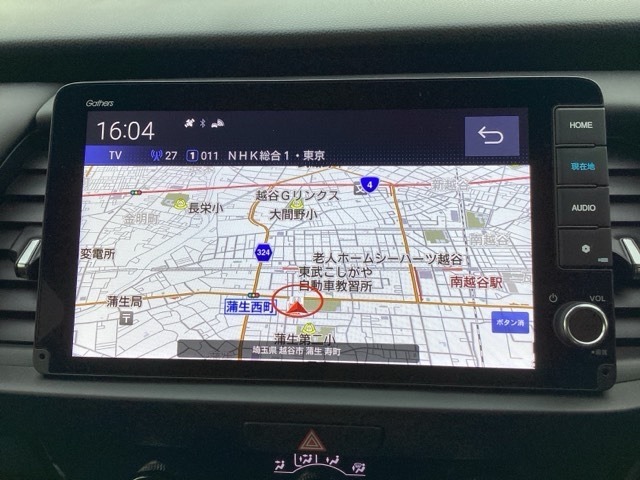 ナビゲーションは9インチホンダコネクトナビ(LXM-242ZFNi)が装着されております。AM、FM、CD、USB、フルセグTV、Bluetoothがご使用いただけます。