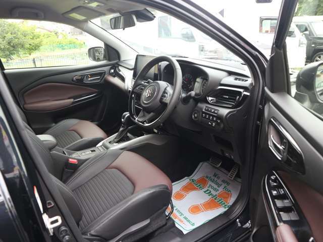 ●車が安いと思ってお店に行くと諸費用が50万円もした！という経験はありませんか？当社は支払い総額を推奨していますので、これ以上の費用は一切かかりません。（陸送費用は別途）