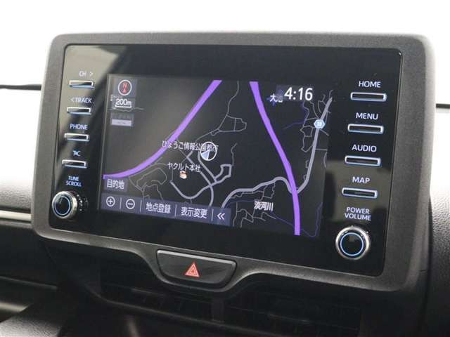 スマートフォンとの連携を可能にしたディスプレイオーディオにはナビキットを採用。AM/FM(ワイドFM対応)、Bluetooth/USB入力に対応しています。(T‐Connectは別途有料)