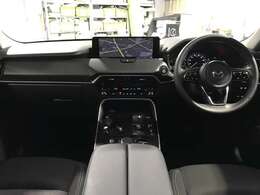 快適な室内空間が広がります。デザイン性と操作性を両立したインテリアでドライバーを飽きさせません☆