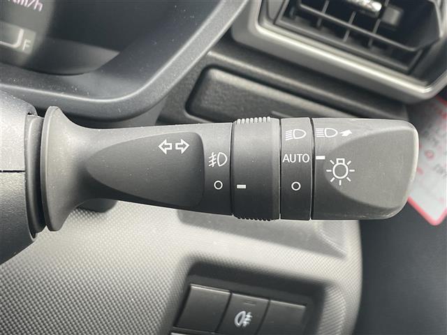 【オートライト】付け忘れや消し忘れを防ぐことができます。高速道路などのトンネル走行中等にも役立ちます♪