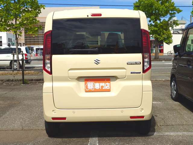 新車と同様の保証（有料）がつけられます。また各地域の店舗に最新の大型整備工場とプロメカニックが常駐しておりアフターメンテナンスもお任せください。