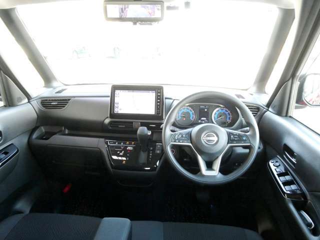 背が高くてガラスエアリアが広いから前方の信号もよく見える。視点がたかいので前方視界がとってもひろびろとしています！