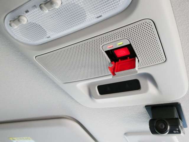 高性能の位置情報、センサー情報とともに専門のオペレーターにつながるSOSコール！別途、SOSコールのサービス登録申し込みや費用が掛かります。