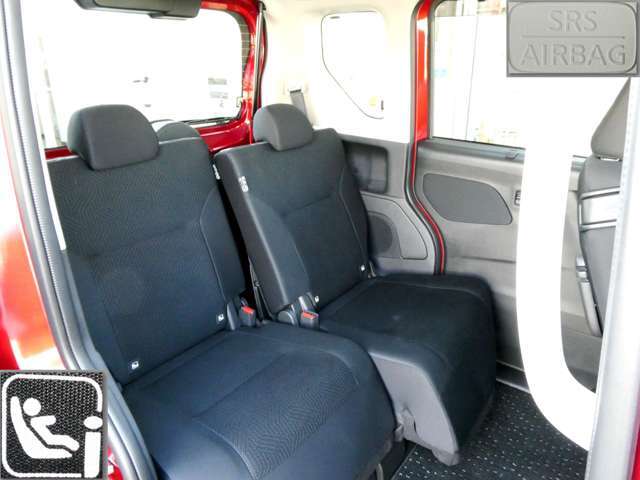 後席はスライド＆リクライニング機構付！荷物の量に応じてフレキシブルに使えます。