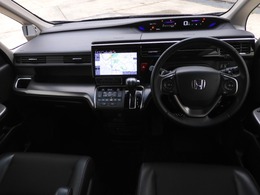 ◆視界広々で非常に運転しやすくロングドライブでも疲れを感じさせないすっきりとまとまったインパネ周りです。