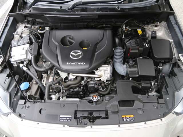 水冷直列4気筒DOHC16バルブターボ (ディーゼル)、総排気量1,756cc