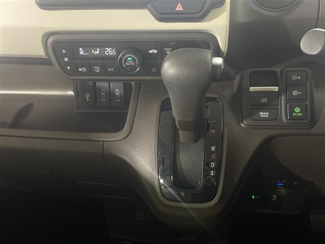 【シフトレバー】『シフトレバー』の画像になります。写真の内容に関してご不明点、ご質問等がございましたらお気軽にガリバー店舗までお問い合わせください。