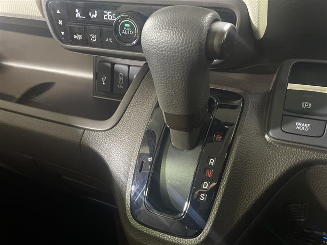 【シフトレバー】『シフトレバー』の画像になります。写真の内容に関してご不明点、ご質問等がございましたらお気軽にガリバー店舗までお問い合わせください。