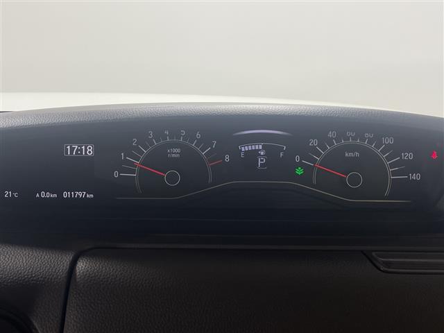 【スピードメーター】『スピードメーター』の画像になります。メーターがシンプルで見やすく運転しやすいですね！