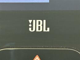 【JBL】専用スピーカーとアンプから奏でるプレミアムサウンドです。サウンドまでゴージャス感に溢れています。素晴らしい音響を是非お聴き下さい！