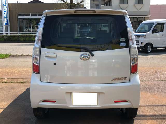 当店は基本的にご来店頂き、現車を確認してご購入していただくよう、お願いしております。整備付車は法令で定められた整備を実施。また、現状（保証ナシ）販売は当店指定整備と簡易清掃をして納車となります。