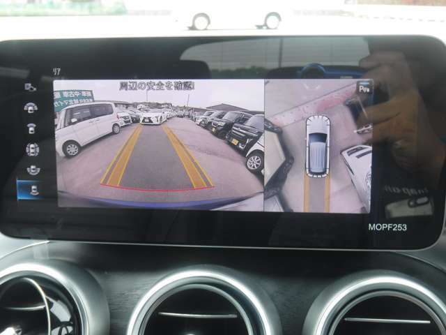 360°モニターが付いているので車庫入れ等らくらくです♪