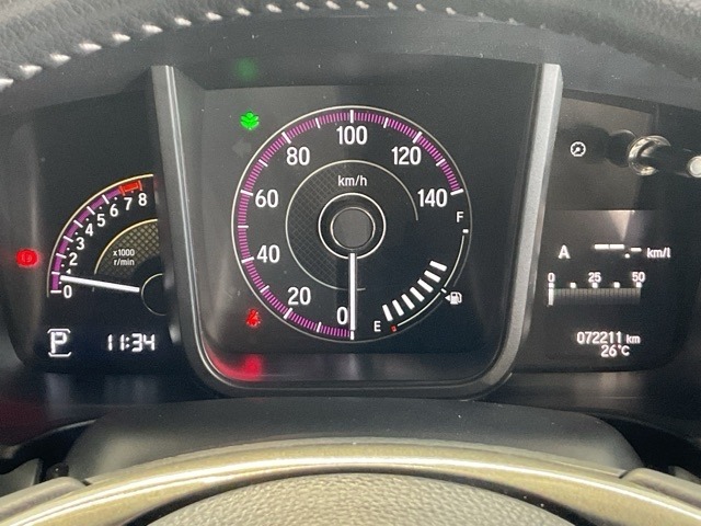 見易くレイアウトされたメーター類が安心ドライブをサポートします