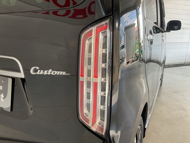 スタイリッシュなクリアレンズ