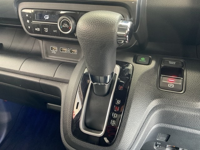 シンプルで使いやすいシフトノブ